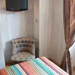 Hotel Le Petit Trianon Et Le Charme Des 2*