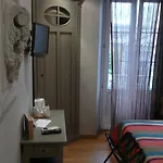 Le Petit Trianon Et Le Charme Des 2* Nice