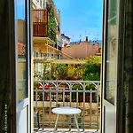 Hotel Le Petit Trianon Et Le Charme Des 2*