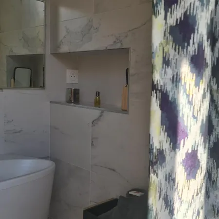 Hotell Le Petit Trianon Et Le Charme Des 2*