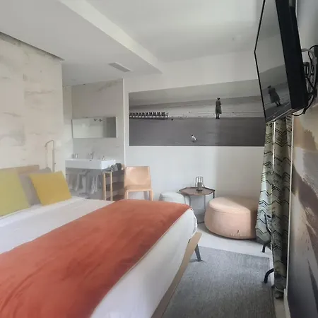 Le Petit Trianon Et Le Charme Des Hotell