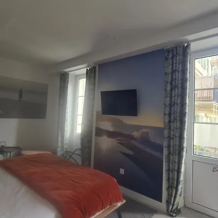 Hotel Le Petit Trianon Et Le Charme Des