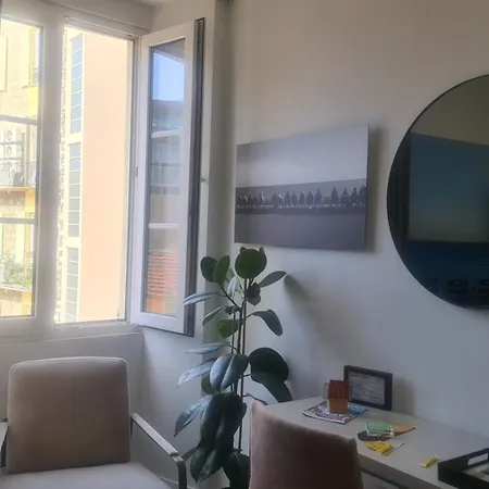 Hotel Le Petit Trianon Et Le Charme Des 2*