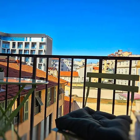 Le Petit Trianon Et Le Charme Des Hotel