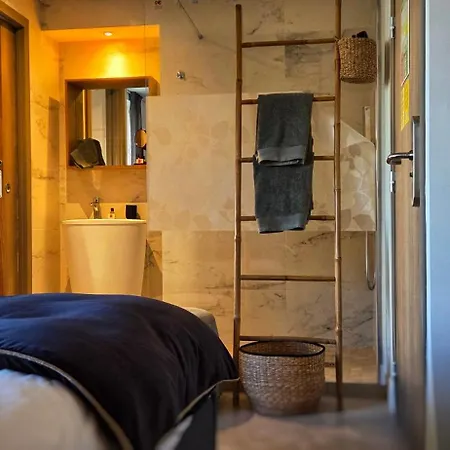 Hotel Le Petit Trianon Et Le Charme Des