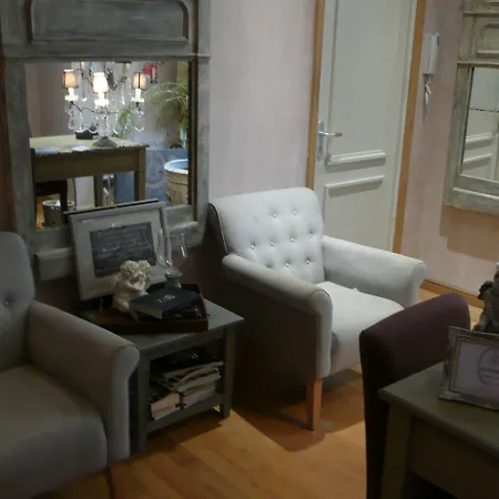 Le Petit Trianon Et Le Charme Des 2* Nice