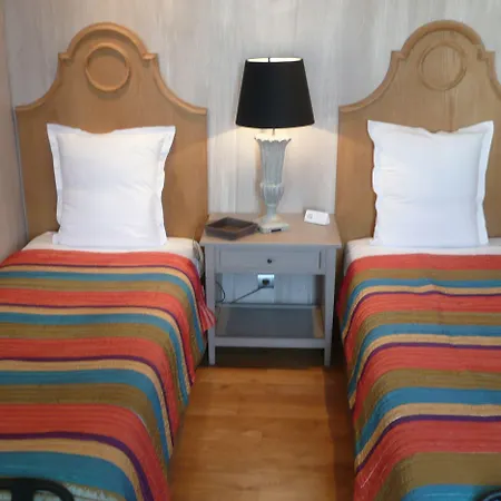 Le Petit Trianon Et Le Charme Des 2* Nice