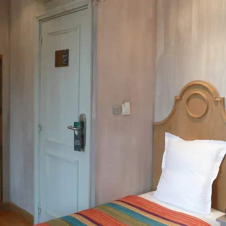 Hotel Le Petit Trianon Et Le Charme Des Nice