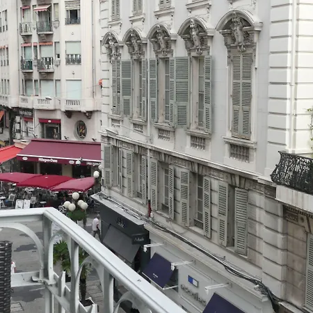 Hotel Le Petit Trianon Et Le Charme Des 2*