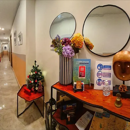 Le Petit Trianon Et Le Charme Des Hotel 2*