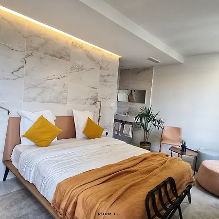 Le Petit Trianon Et Le Charme Des Hotel