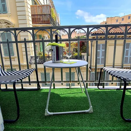 Le Petit Trianon Et Le Charme Des Hotel 2*