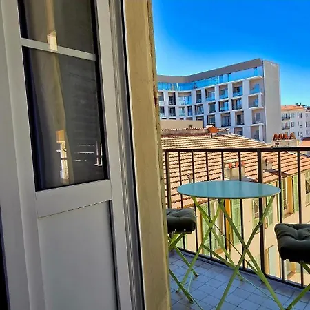 Le Petit Trianon Et Le Charme Des 2*