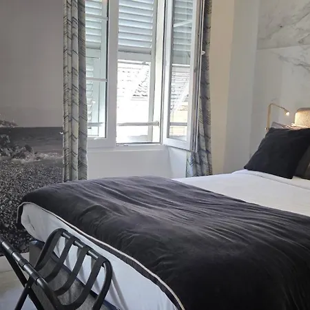 Le Petit Trianon Et Le Charme Des Hotel Nice
