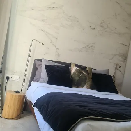 Le Petit Trianon Et Le Charme Des Hotel 2*