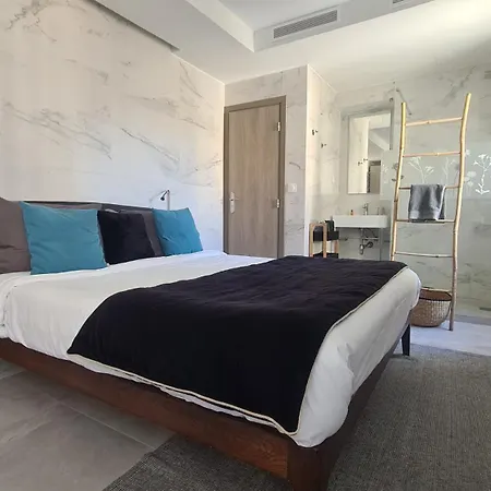 Le Petit Trianon Et Le Charme Des 2* Nice