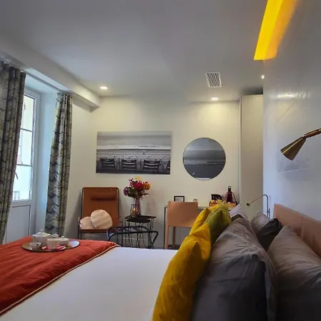 Le Petit Trianon Et Le Charme Des 2* Nice