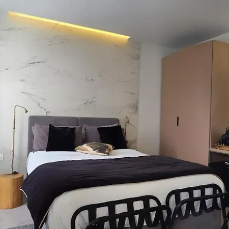 Le Petit Trianon Et Le Charme Des Hotel 2*