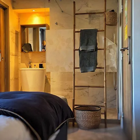 Hotel Le Petit Trianon Et Le Charme Des 2*