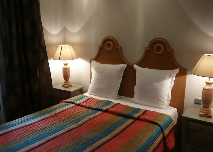 Hotel Le Petit Trianon Et Le Charme Des