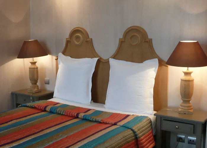 Hotel Le Petit Trianon Et Le Charme Des Nice