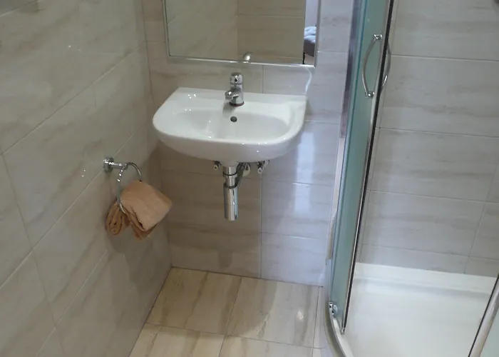 Hotel Le Petit Trianon Et Le Charme Des 2*