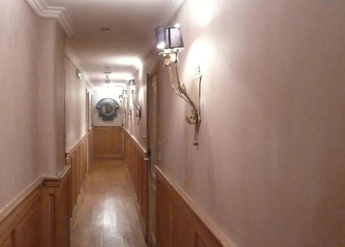 Hotel Le Petit Trianon Et Le Charme Des Nice