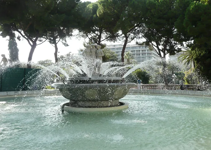 Le Petit Trianon Et Le Charme Des Hotel 2*