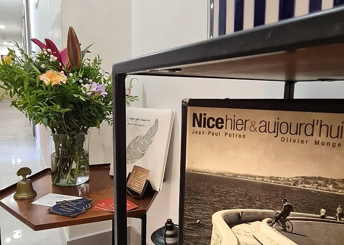 Hotel Le Petit Trianon Et Le Charme Des Nice