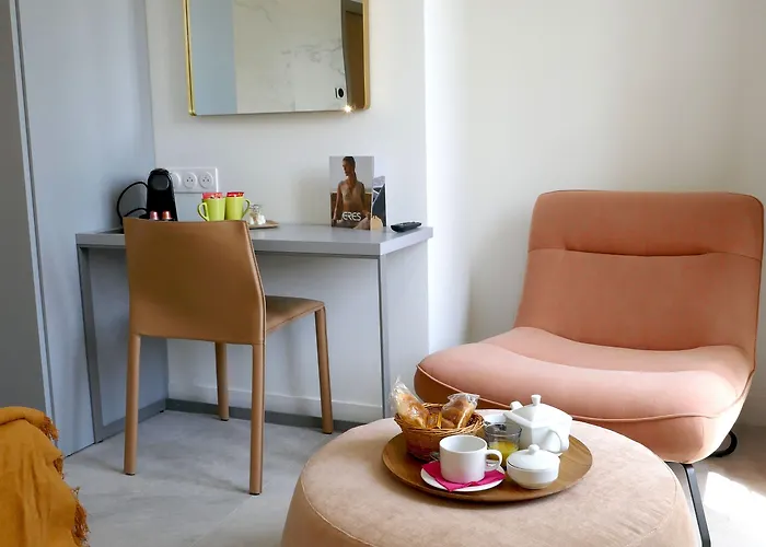 Le Petit Trianon Et Le Charme Des Hotel