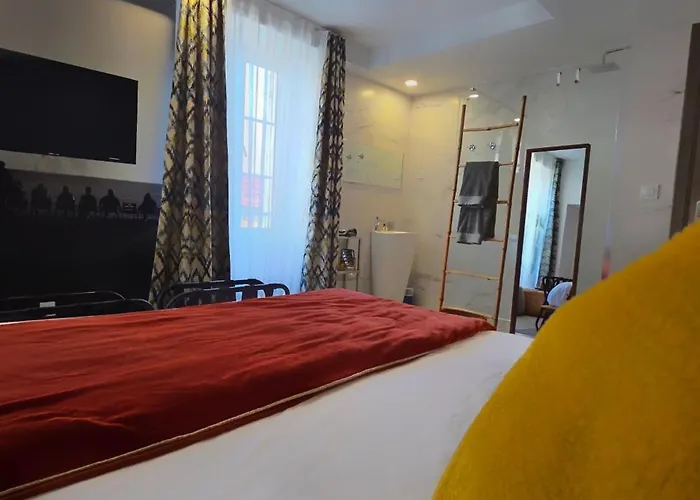 Le Petit Trianon Et Le Charme Des Hotel 2*