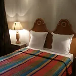 Hotel Le Petit Trianon Et Le Charme Des
