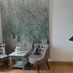Hotel Le Petit Trianon Et Le Charme Des 2*