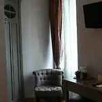 Le Petit Trianon Et Le Charme Des 2*
