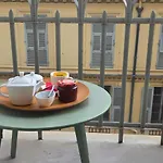 Le Petit Trianon Et Le Charme Des