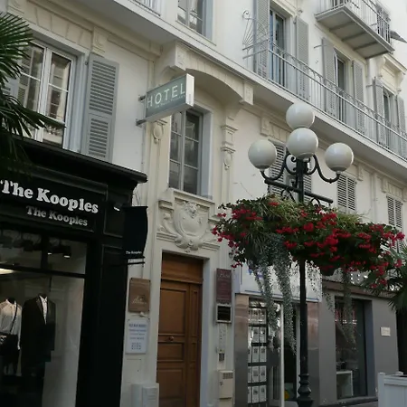 Hotel Le Petit Trianon Et Le Charme Des 2*