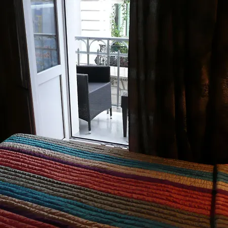 Hotel Le Petit Trianon Et Le Charme Des 2*