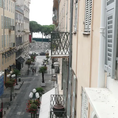 Le Petit Trianon Et Le Charme Des Hotel Nicea