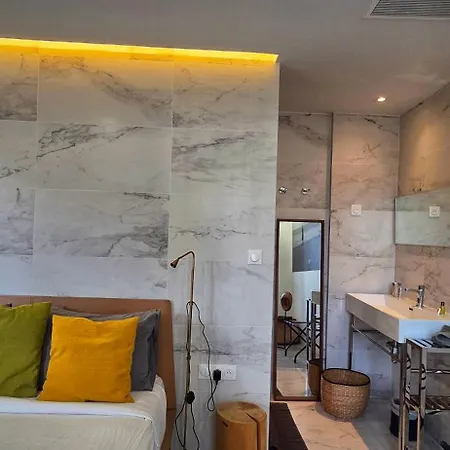 Le Petit Trianon Et Le Charme Des 2*