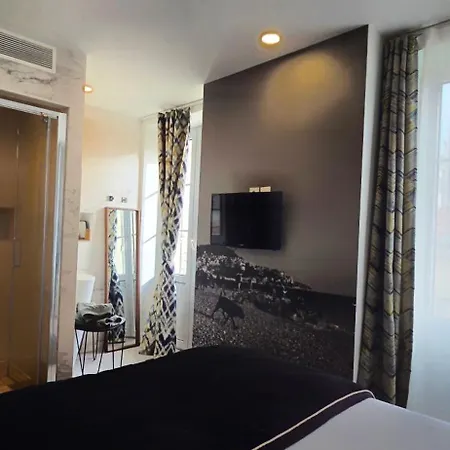 Le Petit Trianon Et Le Charme Des Hotel