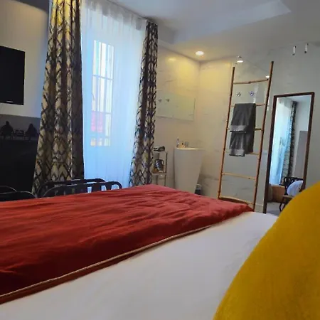 Le Petit Trianon Et Le Charme Des Hotel 2*