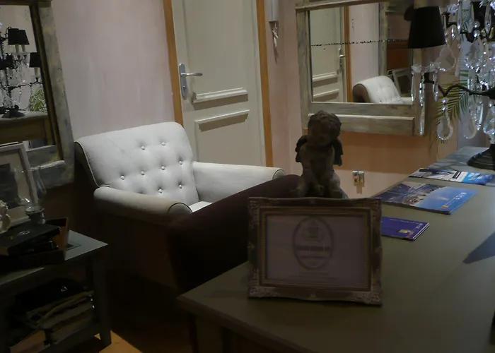 فندق Le Petit Trianon Et Le Charme Des 2*