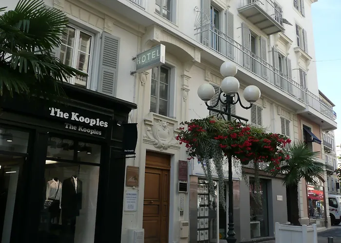 فندق Le Petit Trianon Et Le Charme Des 2*