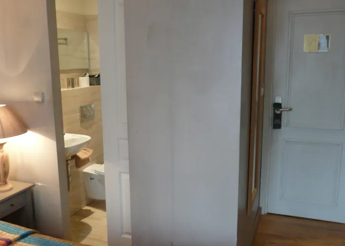 Le Petit Trianon Et Le Charme Des 2*