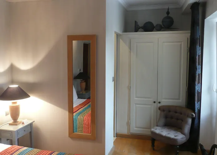 Le Petit Trianon Et Le Charme Des 2* Niza