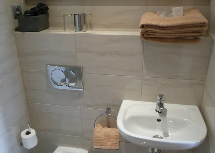 Le Petit Trianon Et Le Charme Des 2*