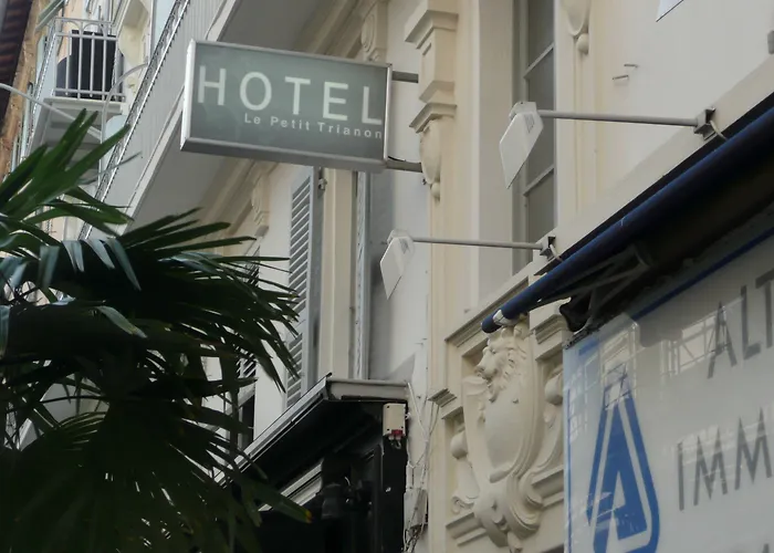 Le Petit Trianon Et Le Charme Des Niza