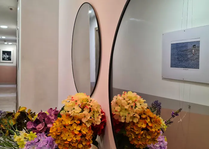 Le Petit Trianon Et Le Charme Des Hotel