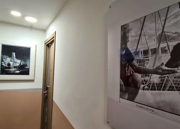 Le Petit Trianon Et Le Charme Des نيس