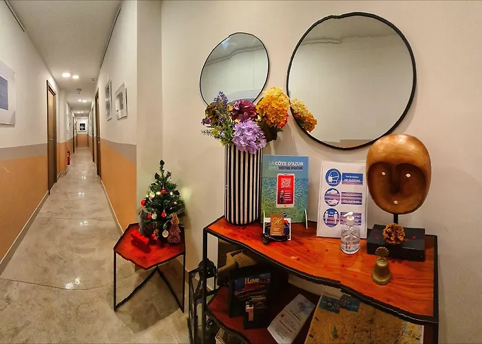 Le Petit Trianon Et Le Charme Des Hotel 2*